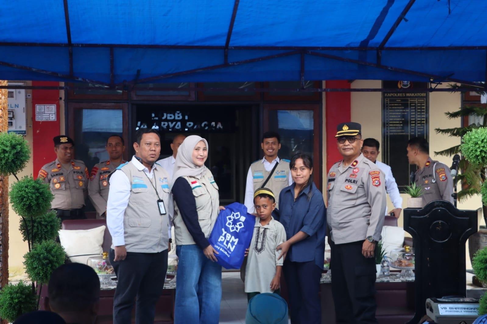 Peringati Bhayangkara ke-80, Polres Wakatobi dan PLN Beri Layanan Sunat Gratis